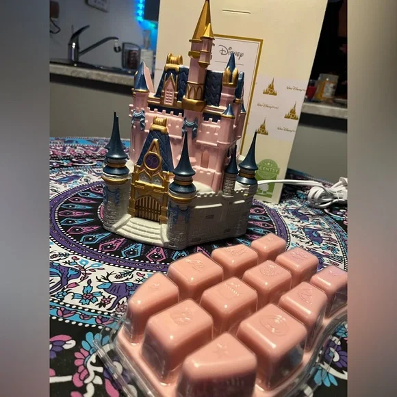🏰 Disney Castle Scentsy Warmer ✨💫 - Picture 6 of 8